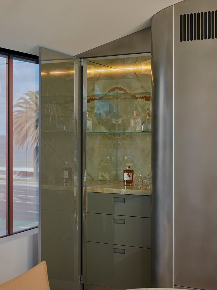 bar-feature
